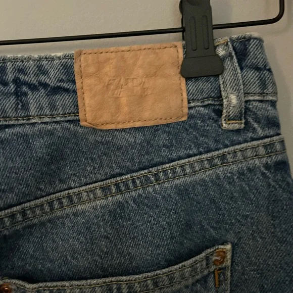 ZARA High Rise Straight Leg Ankle Length Rae Hem Jeans in Medium Wash Blue XS - Picture 8 of 9